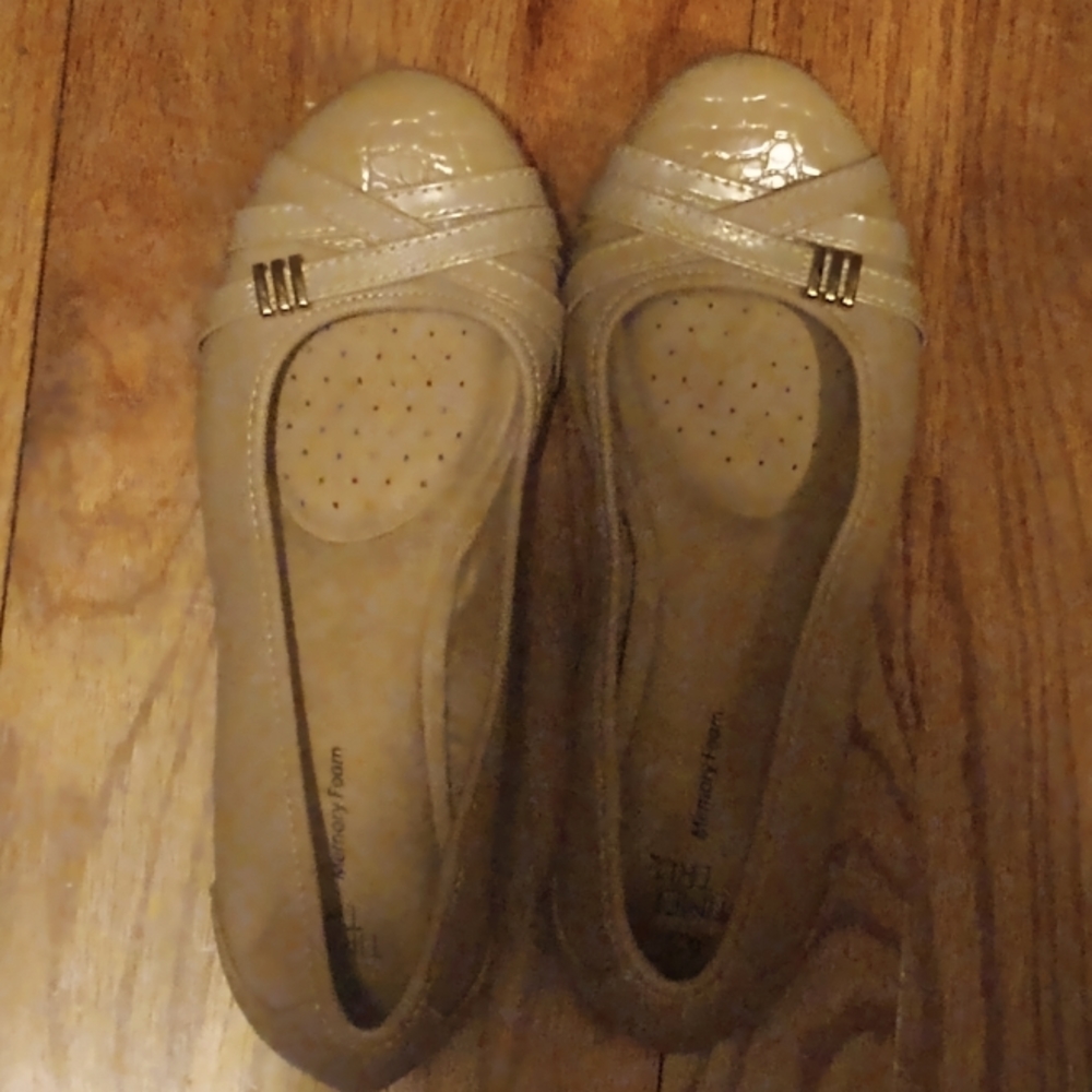 Flats - Picture 1 of 1
